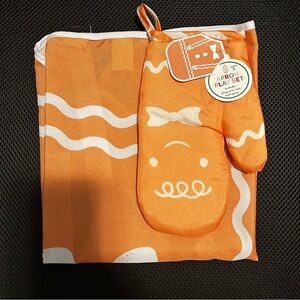 NWT Kids Play Apron and Mitt‎ Set